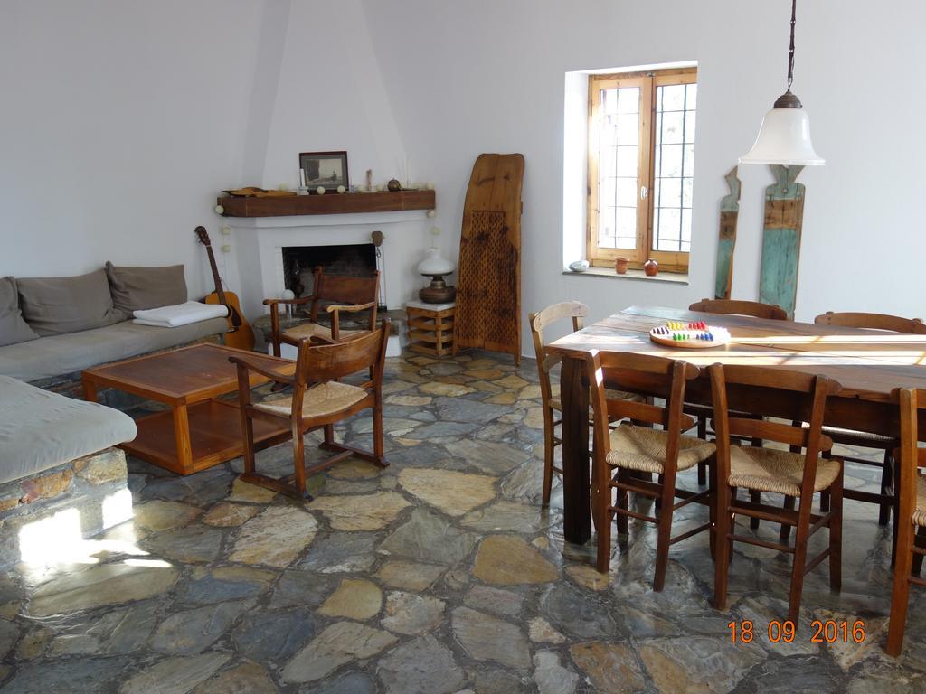 Traditional Stonehouse Потистика Экстерьер фото