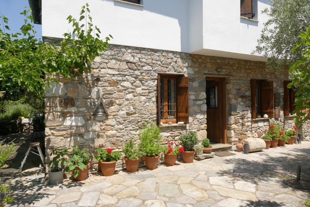 Traditional Stonehouse Потистика Экстерьер фото